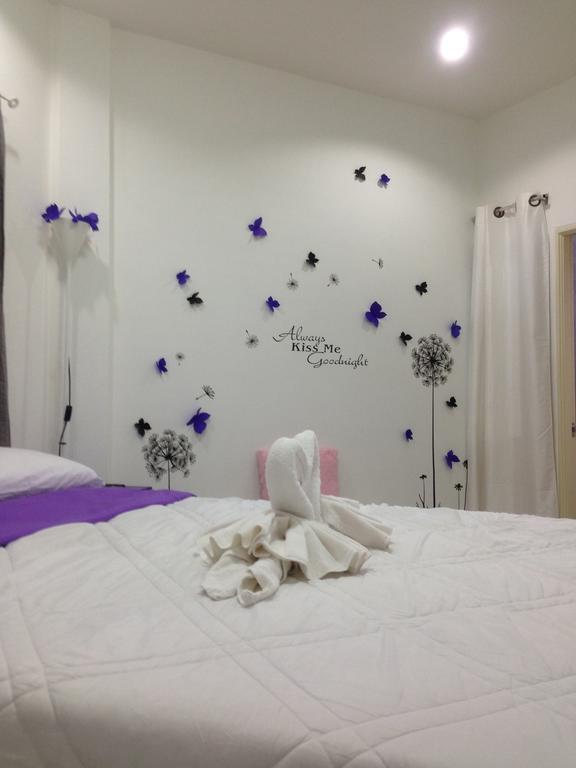 Banmeesukko Bed & Breakfast Фитсанулок Стая снимка