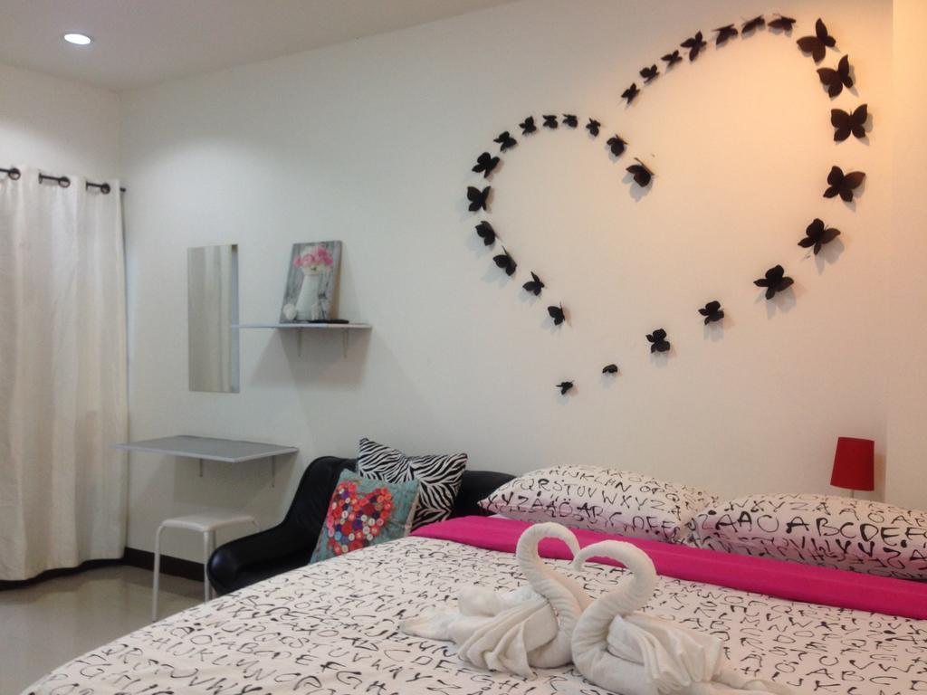 Banmeesukko Bed & Breakfast Фитсанулок Стая снимка
