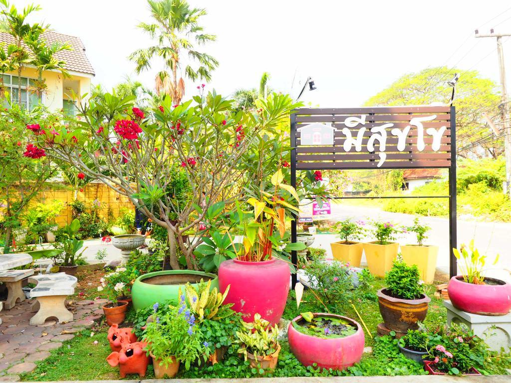 Banmeesukko Bed & Breakfast Фитсанулок Екстериор снимка
