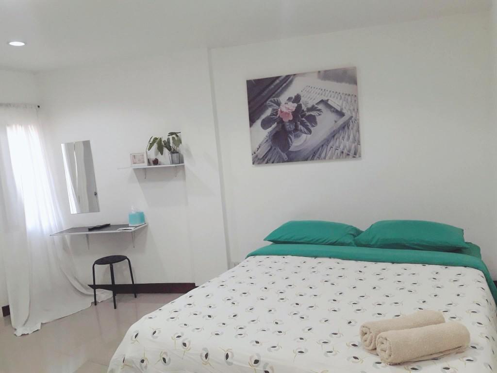 Banmeesukko Bed & Breakfast Фитсанулок Екстериор снимка